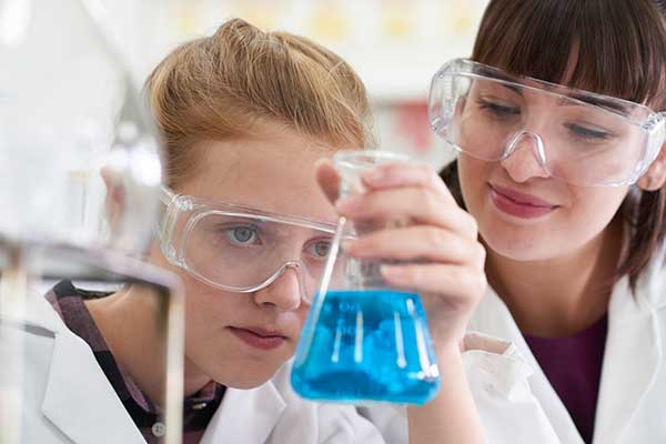 Ausbildung in der Chemie-, Pharma- und Kunststoffindustrie NRW