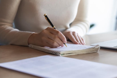 Ausbildungs-Berichtsheft: Diese Tipps helfen Dir beim Schreiben